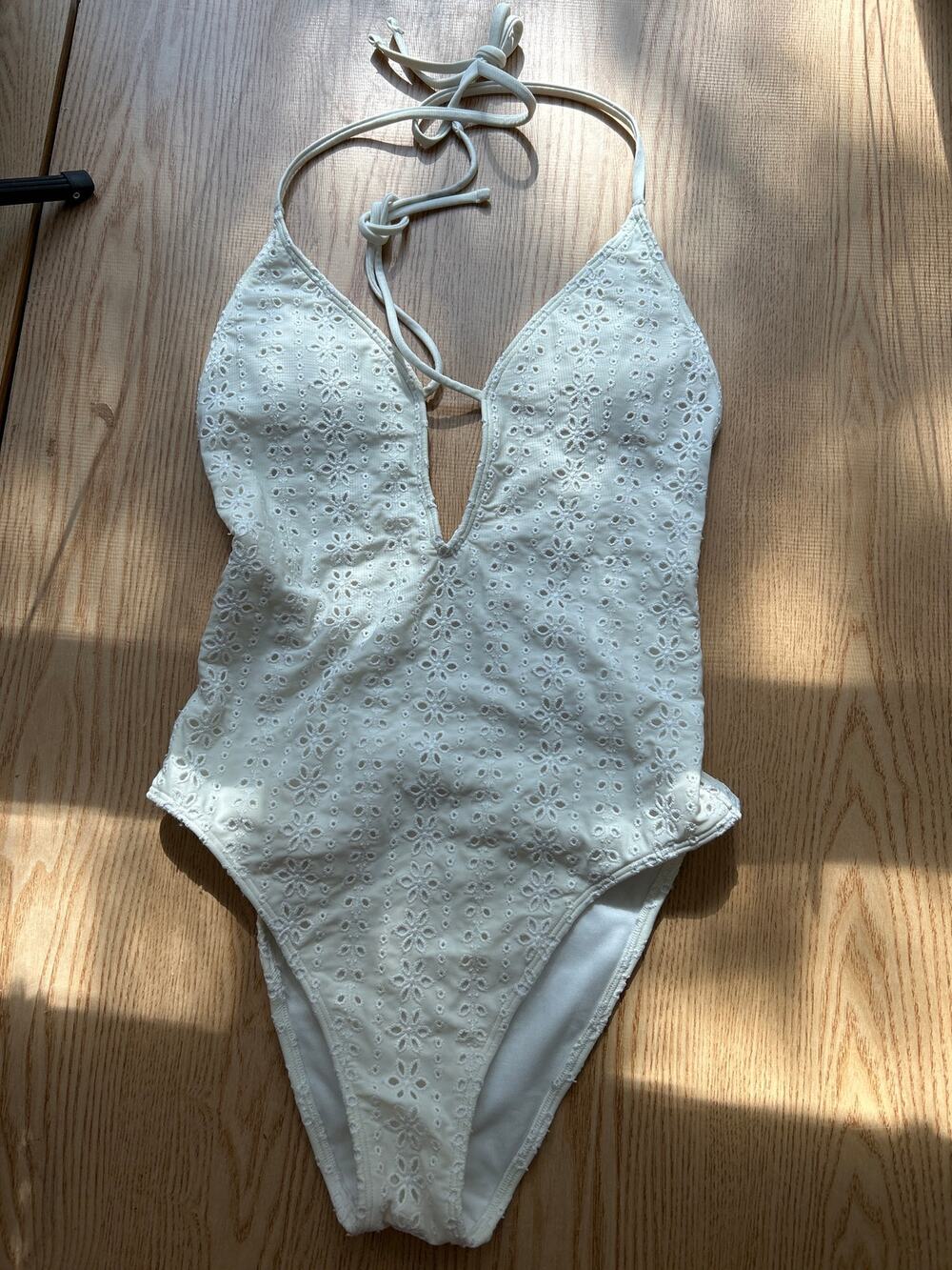 b45 New Women Hollister Crochet 1pc Swimsuit White size Xs